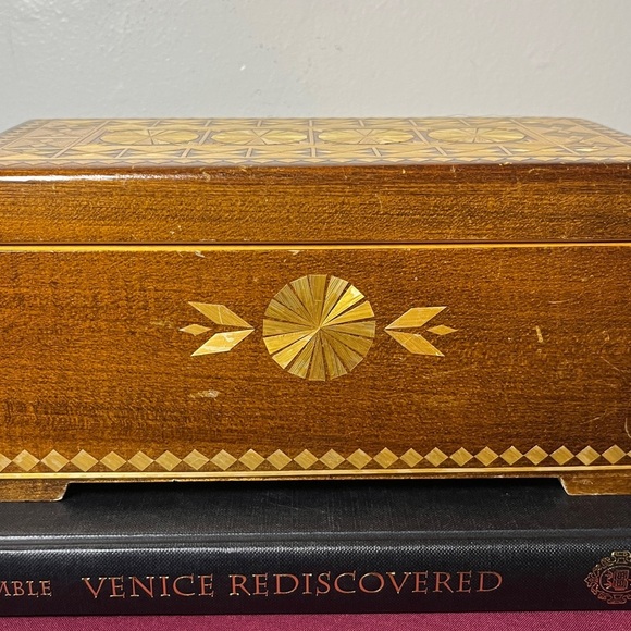 Hand Carved Vintage Russian Wooden Keepsake Box with Geometric Design - Picture 2 of 11